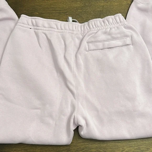 Nike lilac jogger, size medium - Picture 2 of 2